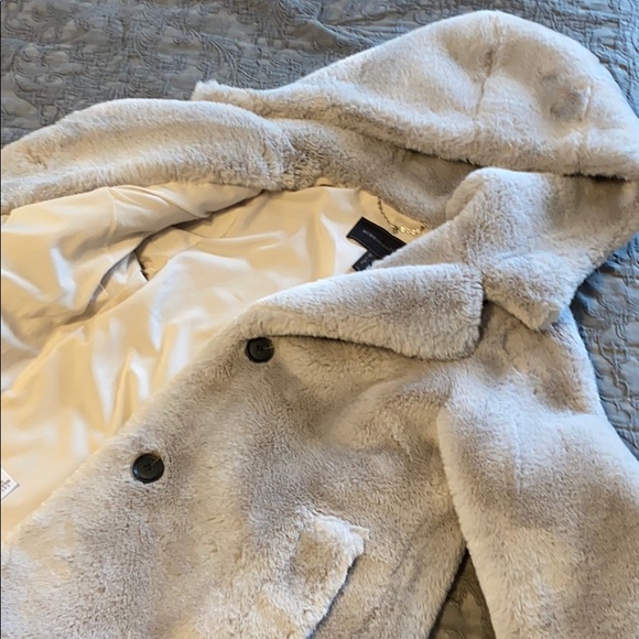 BCBG faux fur coat - Picture 7 of 7